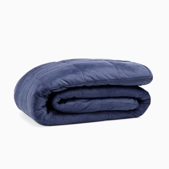 Sunki tamsiai mėlyna antklodė